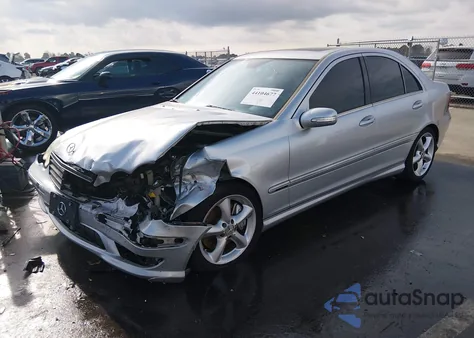 2005 Mercedes-Benz C 230 Kompressor Sport z USA, uszkodzony, nr VIN WDBRF40J35F665323